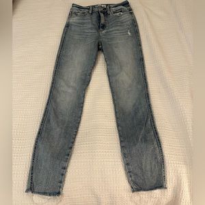 Mixology light wash skinny jeans